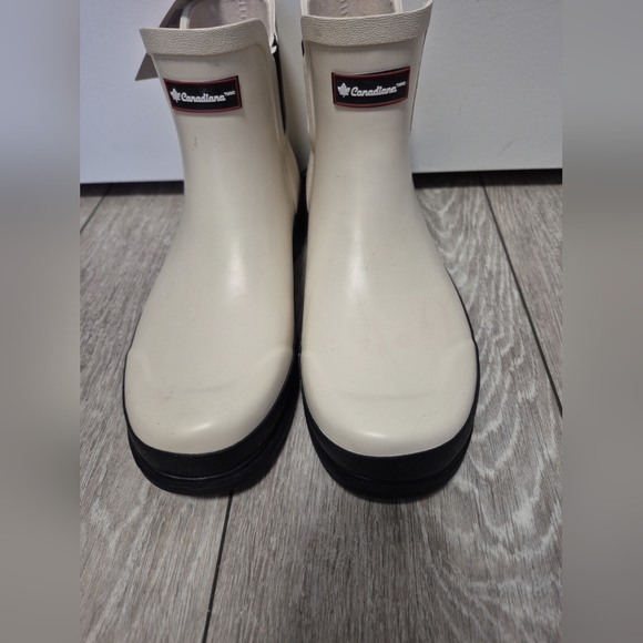 Canadiana Womens Cream Rubber Rain Water Puddle Chelsea Boots with Black Sole - Picture 2 of 6